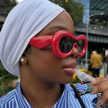2022 Yeni Moda Renkli Tek Parça Güneş Kadınlar Vintage Punk güneş gözlüğü Kadın Büyük Boy Gözlük Oculos De Sol Tonları