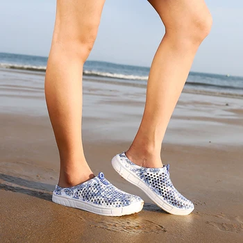 Yaz Kadın plaj terlikleri Mavi Ve Beyaz Baskı Nefes Örgü Ayakkabı Flip Flop masaj terlikleri Artı Boyutu 41